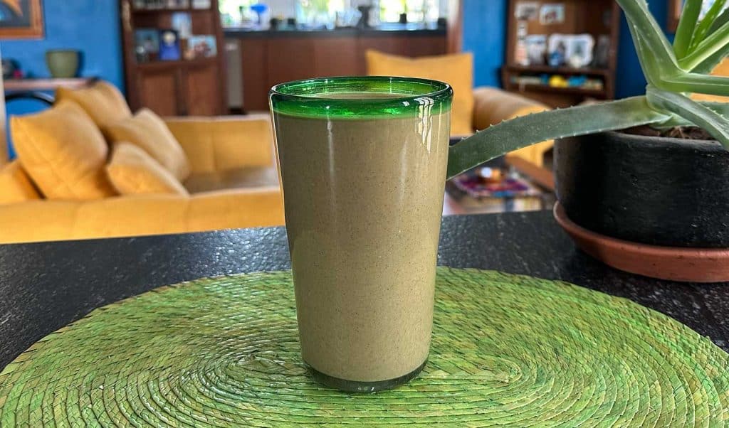 Photo of a smoothie shake with 1000 calories in it.