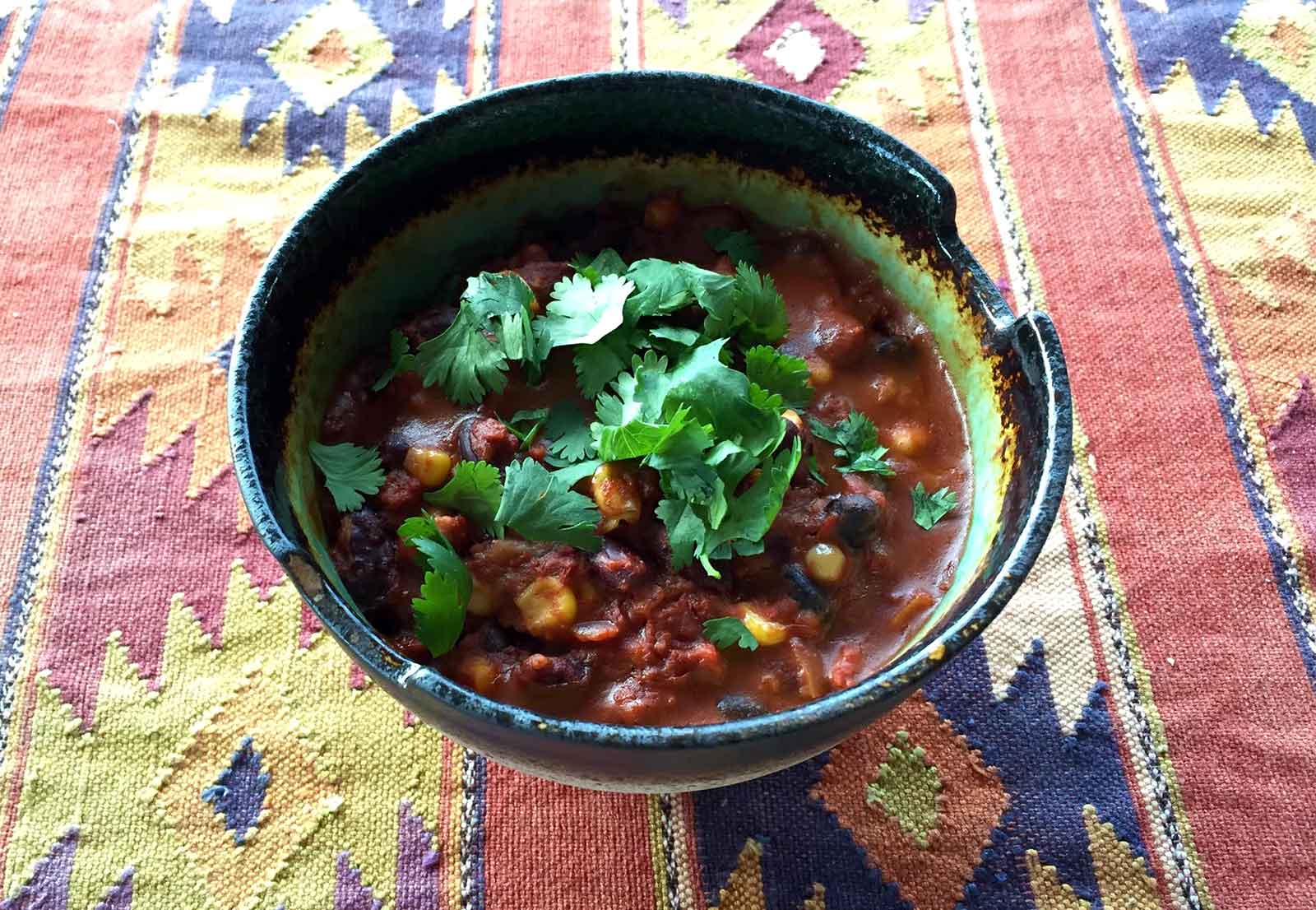 Photo of a bowl of high-protein, high-calorie bulking chili.