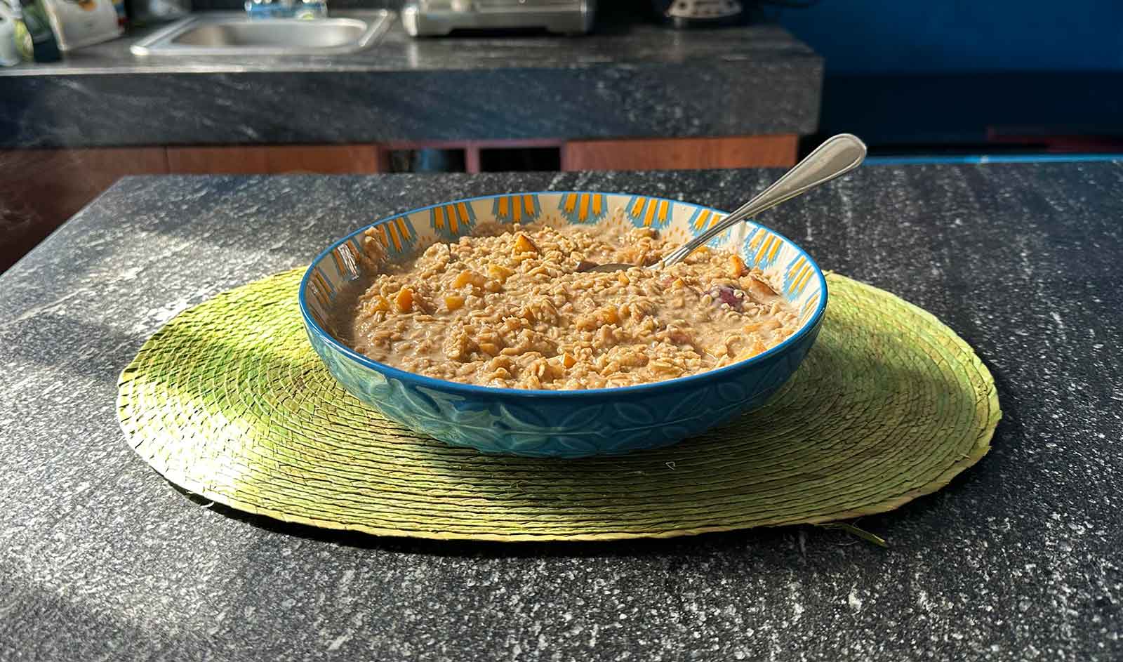 Photograph of a high-protein oatmeal recipe that bodybuilders use to bulk up.