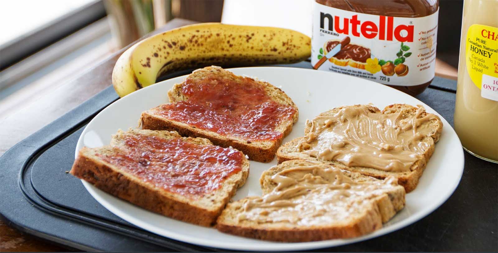 Illustration of a high-calorie peanut butter and banana sandwich meal for bulking.